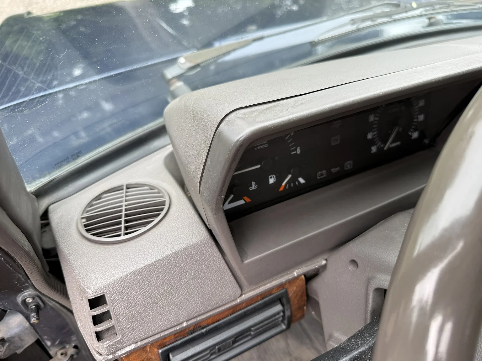 Interior image of 1990 Range Rover Vogue SE 3.9 (14)