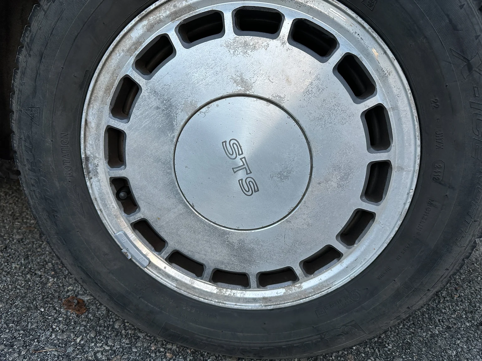 Exterior image of 1989 Cadillac Seville (122)