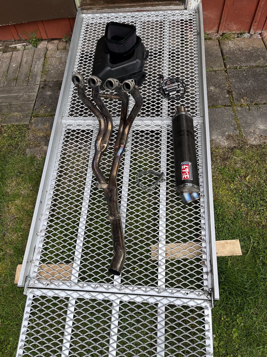 Image of 1999 Suzuki GSX1300R Hayabusa (2) miscellaneous