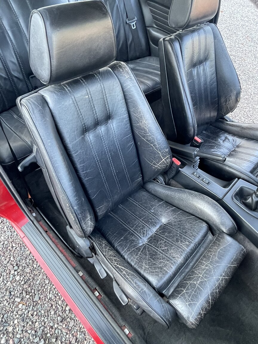 Interior image of 1987 BMW 320i