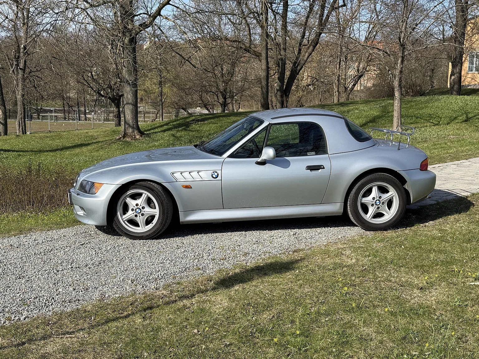 Exterior image of 1996 BMW Z3 1.8 Z3 (7)
