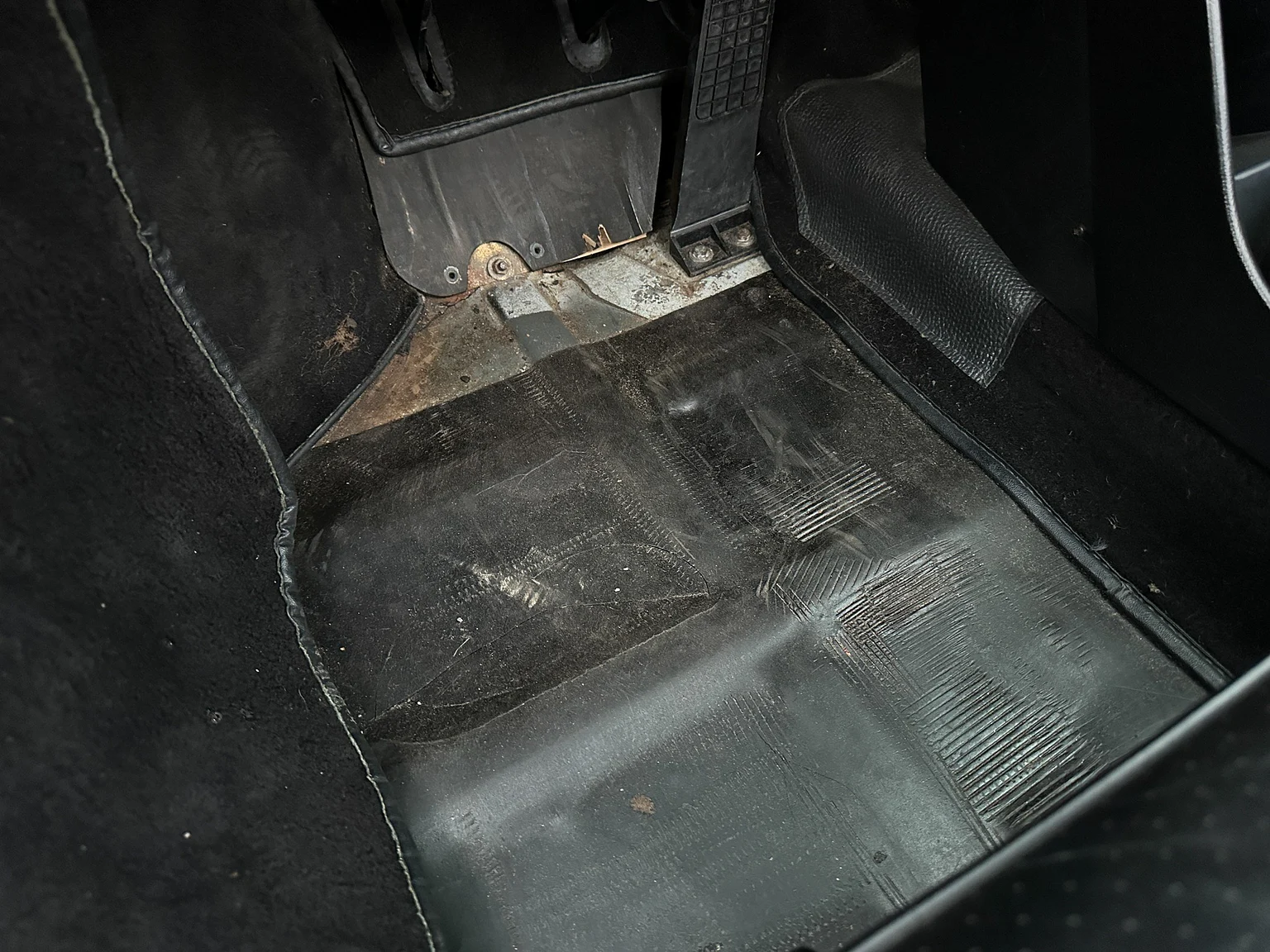 Interior image of 1983 Porsche 911 SC (54)