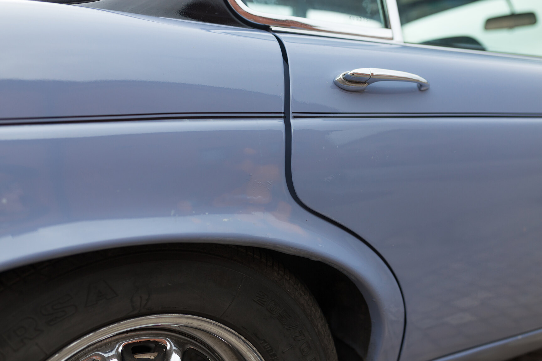 Exterior image of 1975 JAGUAR XJ6  (47)