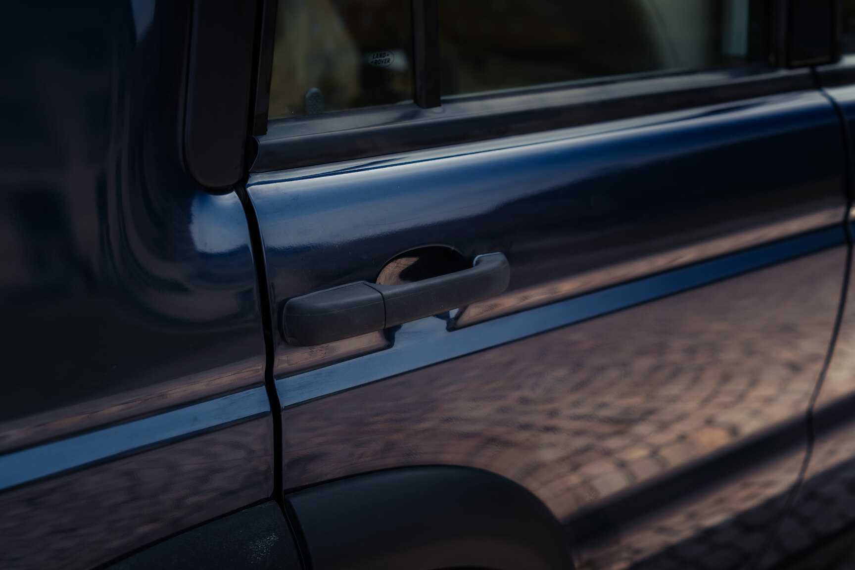 Exterior image of 1999 Landrover Discovery II V8