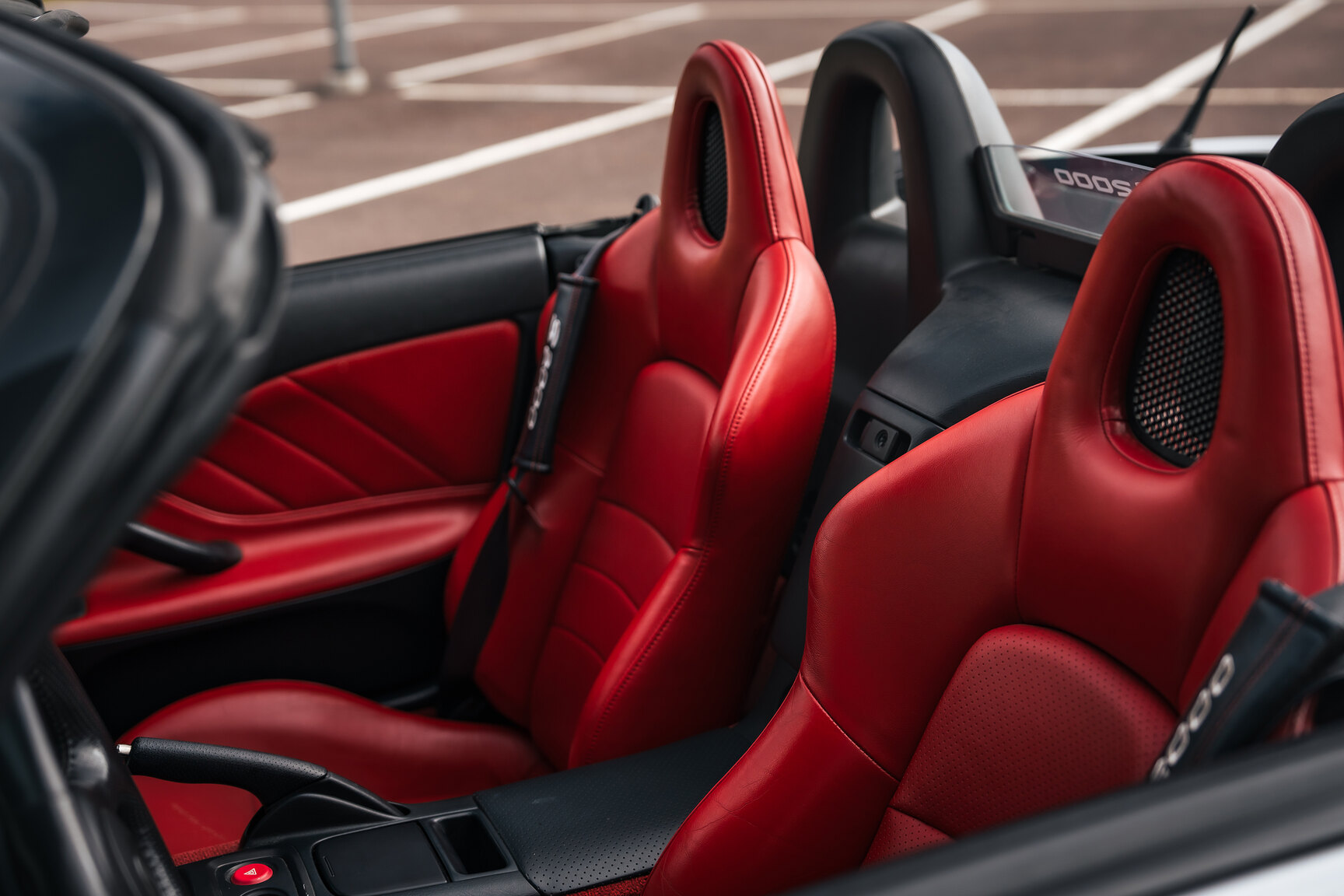 Interior image of 2000 Honda S2000 AP1