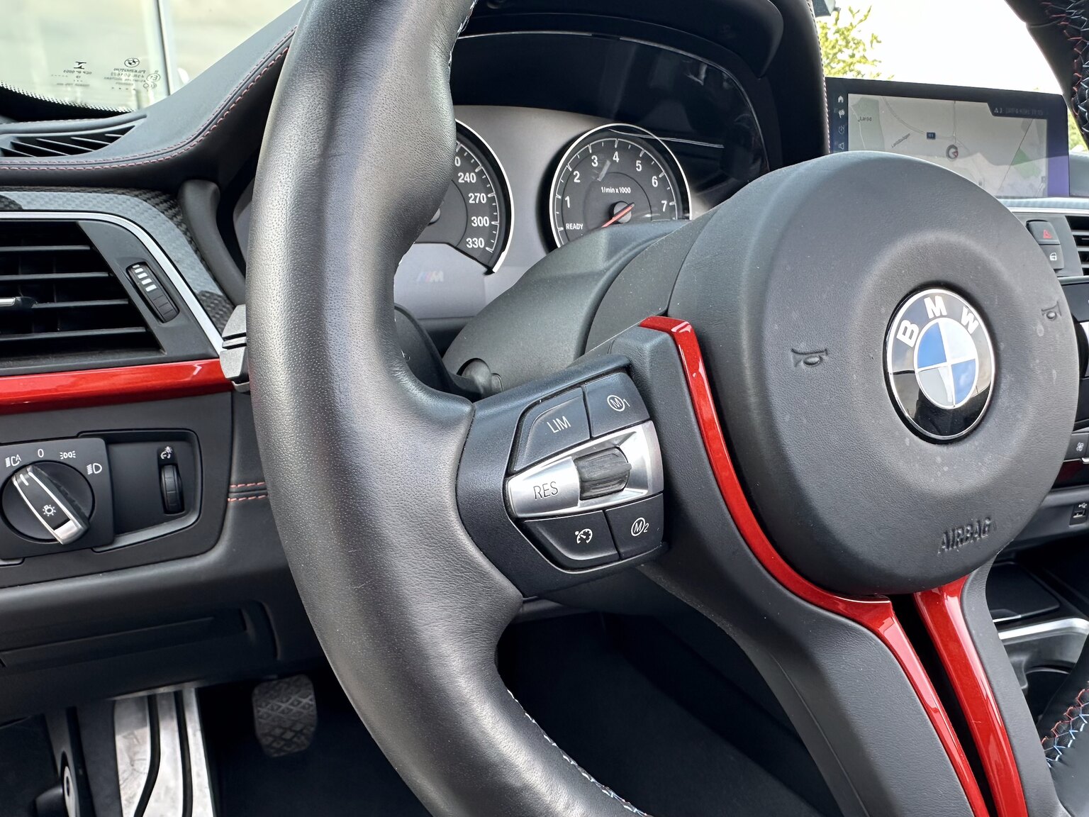 Innenraumfoto von 2018 BMW M4 Competition Convertible F83 Manual