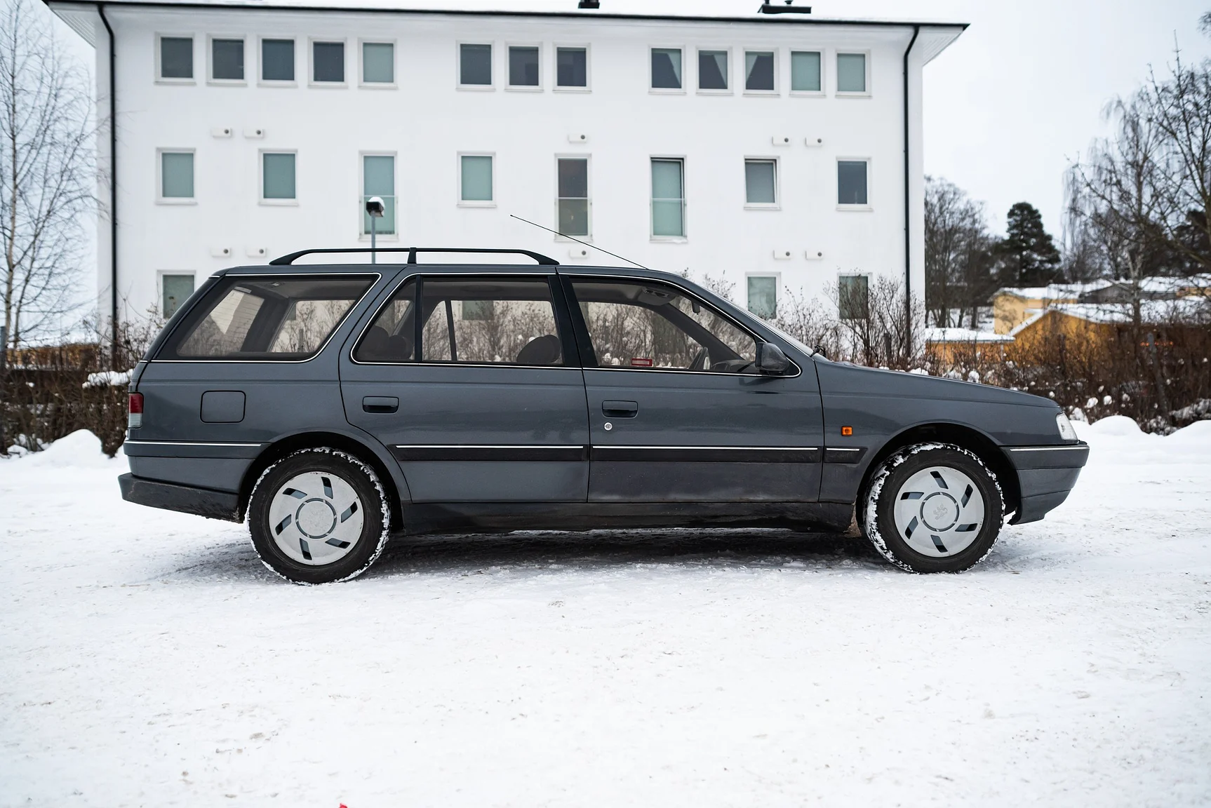 Exterior image of 1991 Peugeot 405 Break SRI (5)