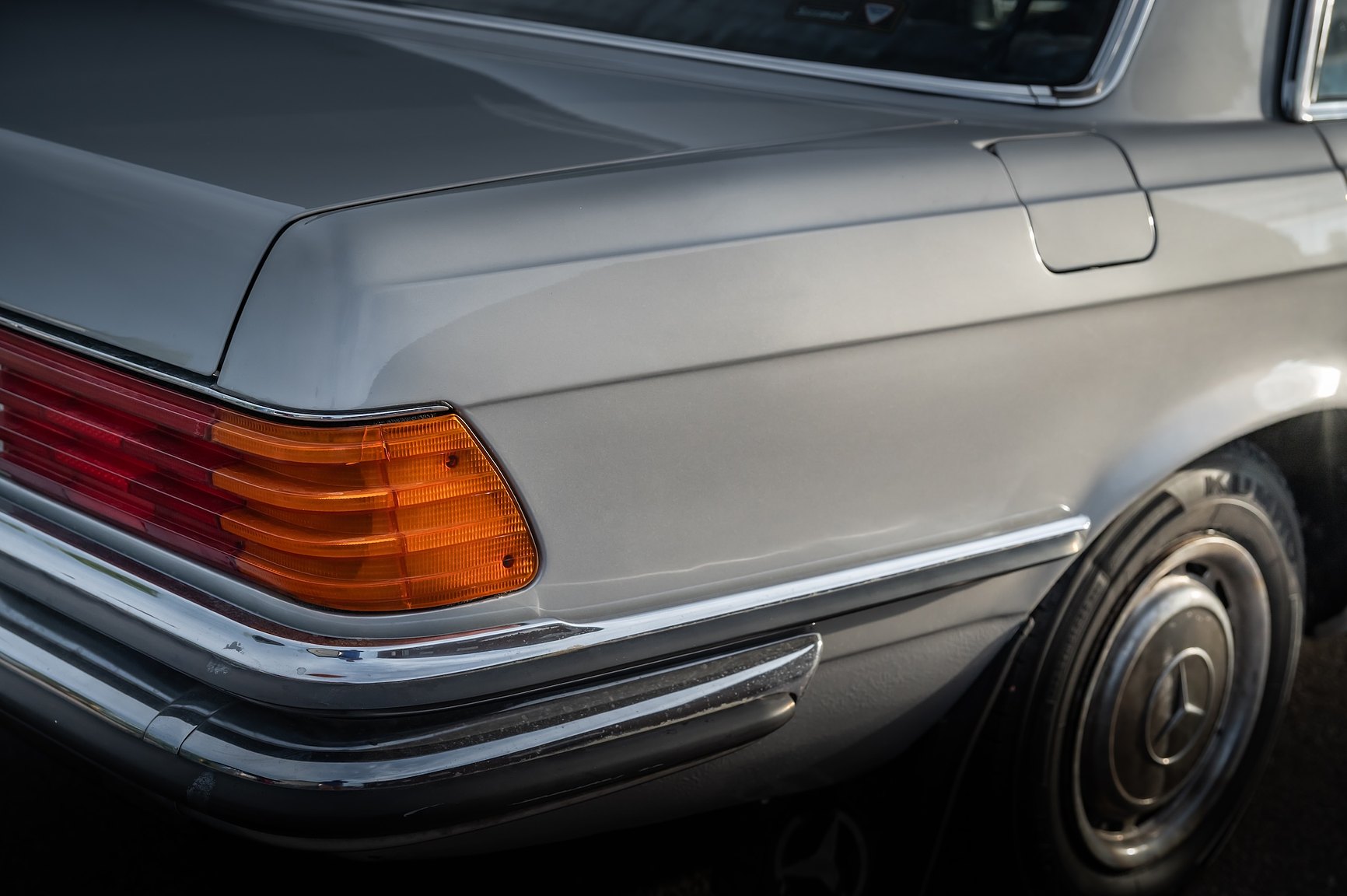 Exterior image of 1975 Mercedes-Benz 280 SE 