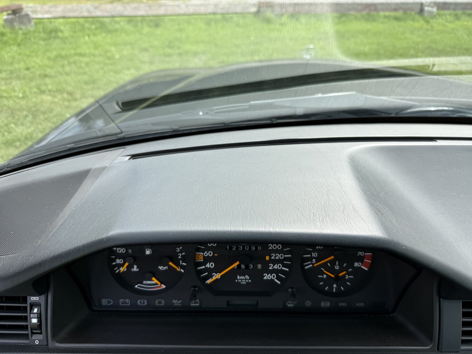 Interior image of 1990 Mercedes-Benz 300CE-24