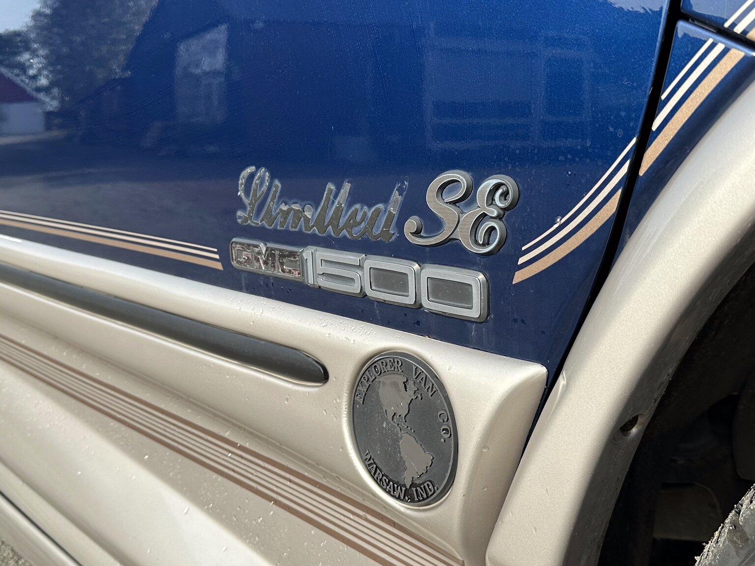 Exteriörbild på 2000 GMC Savana G1500 Conversion Van