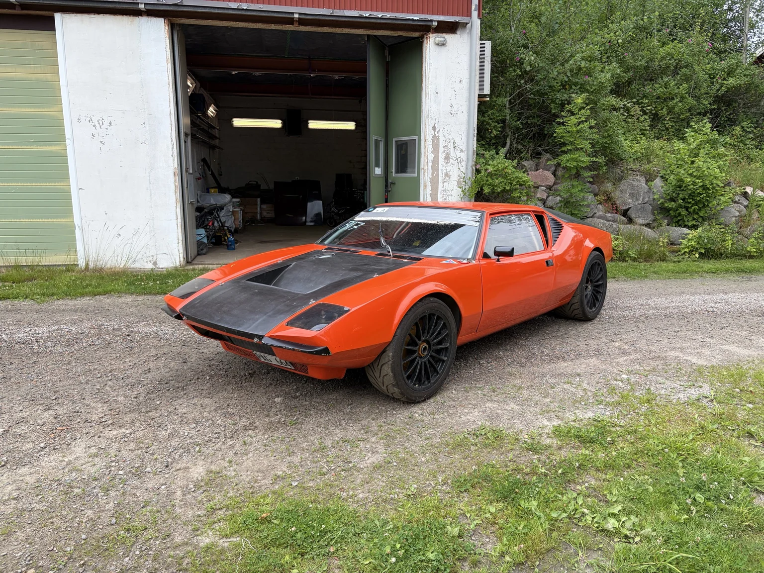 Exteriörbild på 1972 De Tomaso Pantera LS Restomod (10)