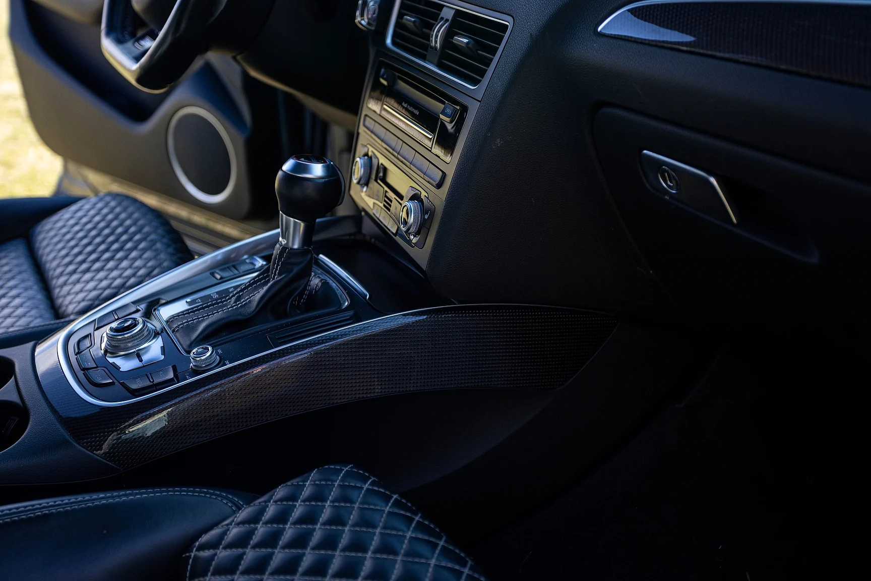 Innenraumfoto von 2017 Audi SQ 5 Plus TDI (22)