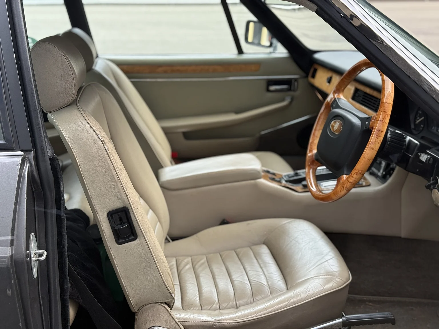 Innenraumfoto von 1985 Jaguar XJS HE (6)