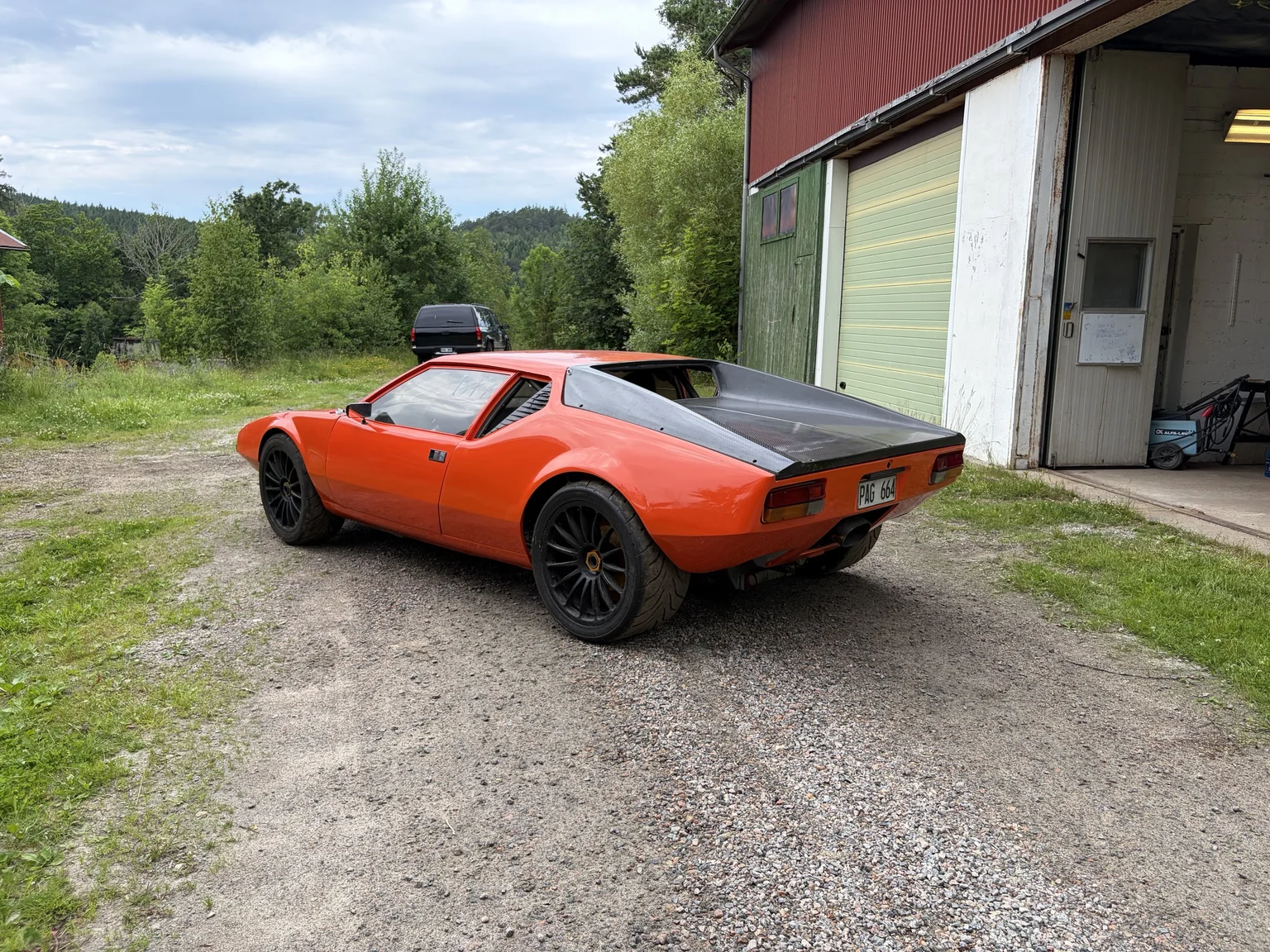 Exteriörbild på 1972 De Tomaso Pantera LS Restomod (14)