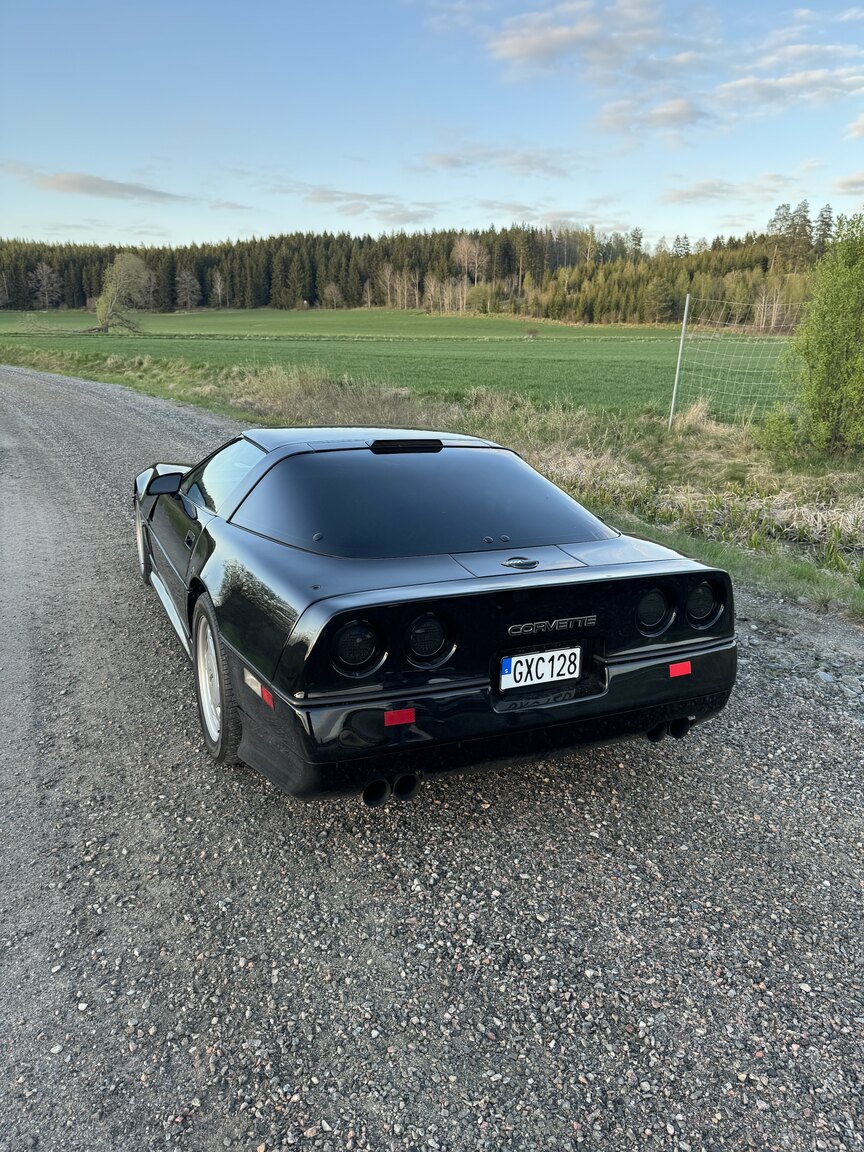 Exterior image of 1989 Chevrolet Corvette 