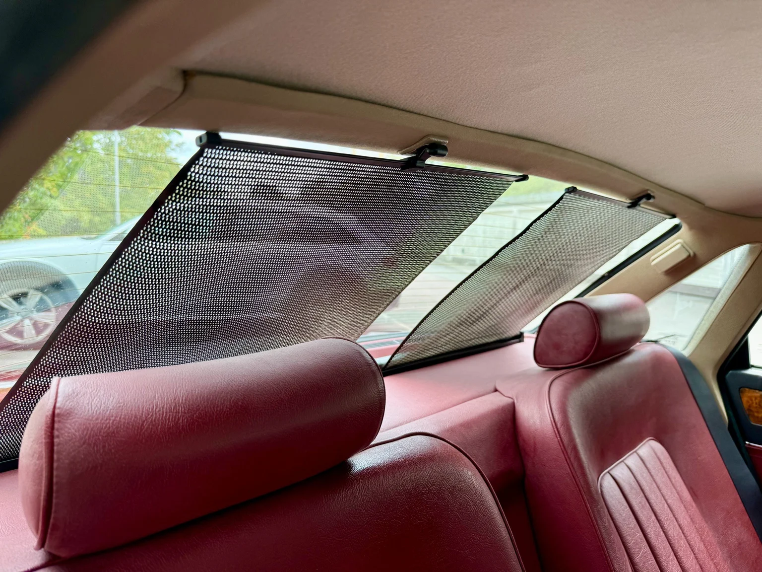 Interior image of 1988 Daimler Six (65)