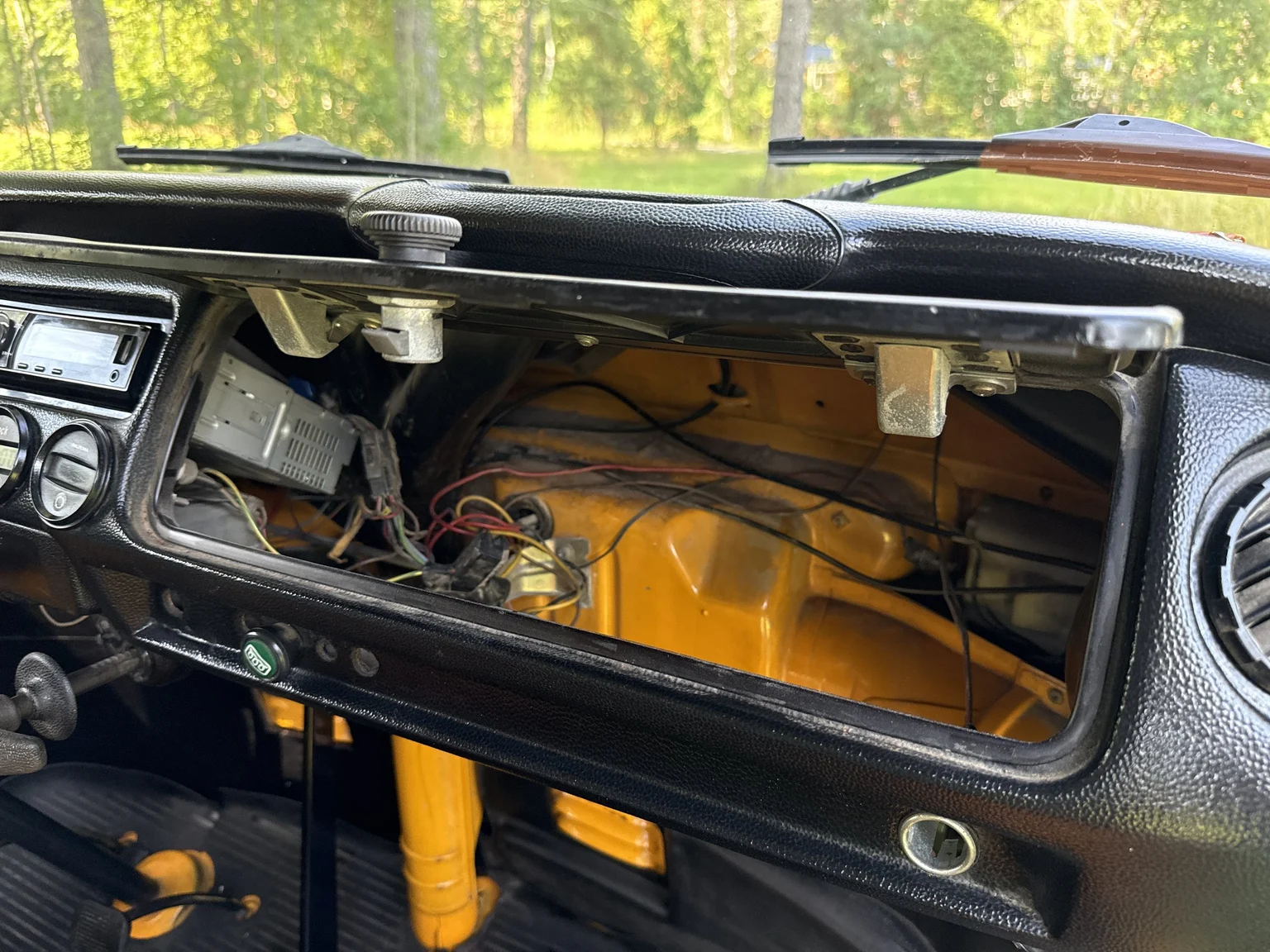 Innenraumfoto von 1975 Volkswagen Transporter Campervan (34)