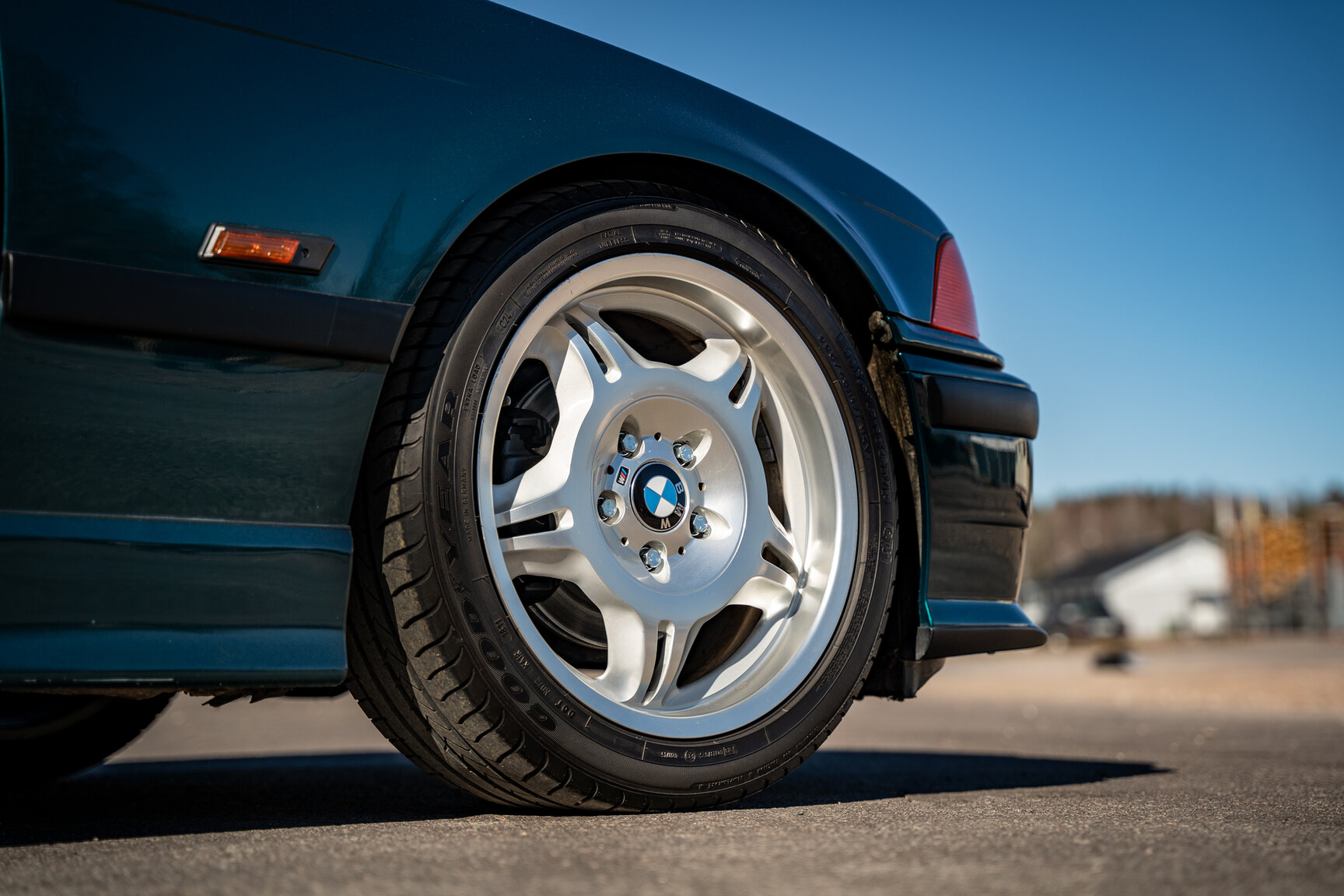 Exteriörbild på 1995 BMW 325i Coupé AVUS Edition "No Reserve Auction"