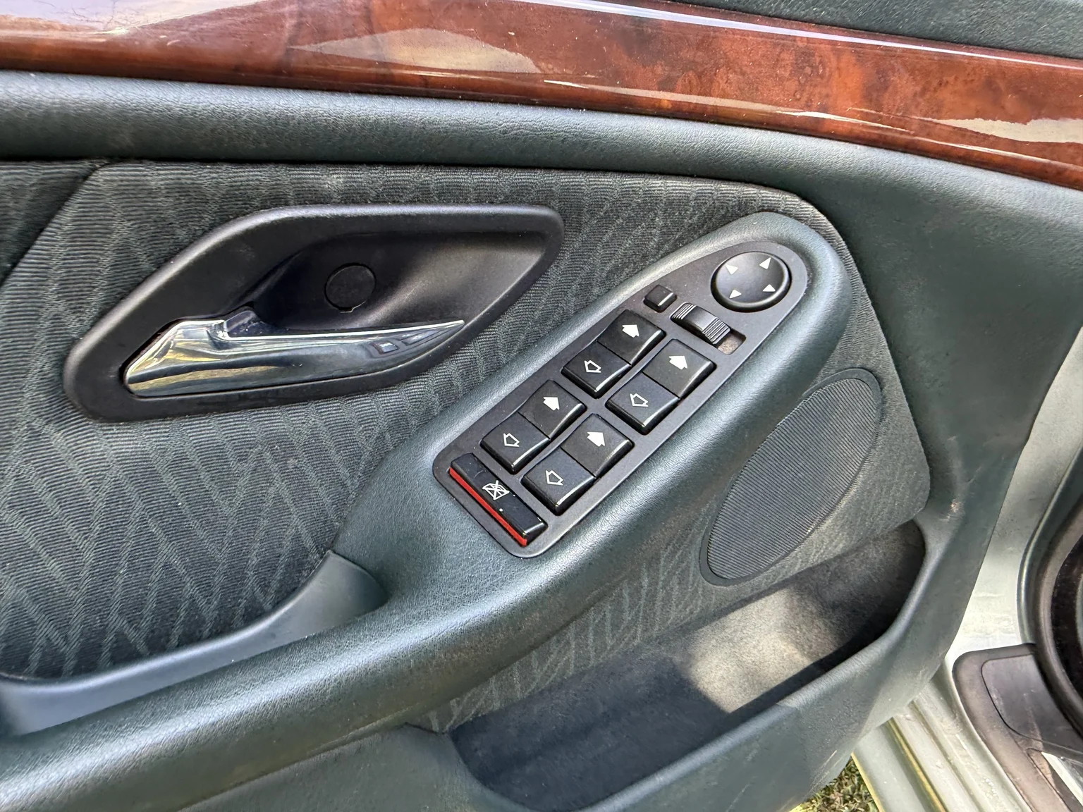 Interior image of 2003 BMW 525d Sedan (5)