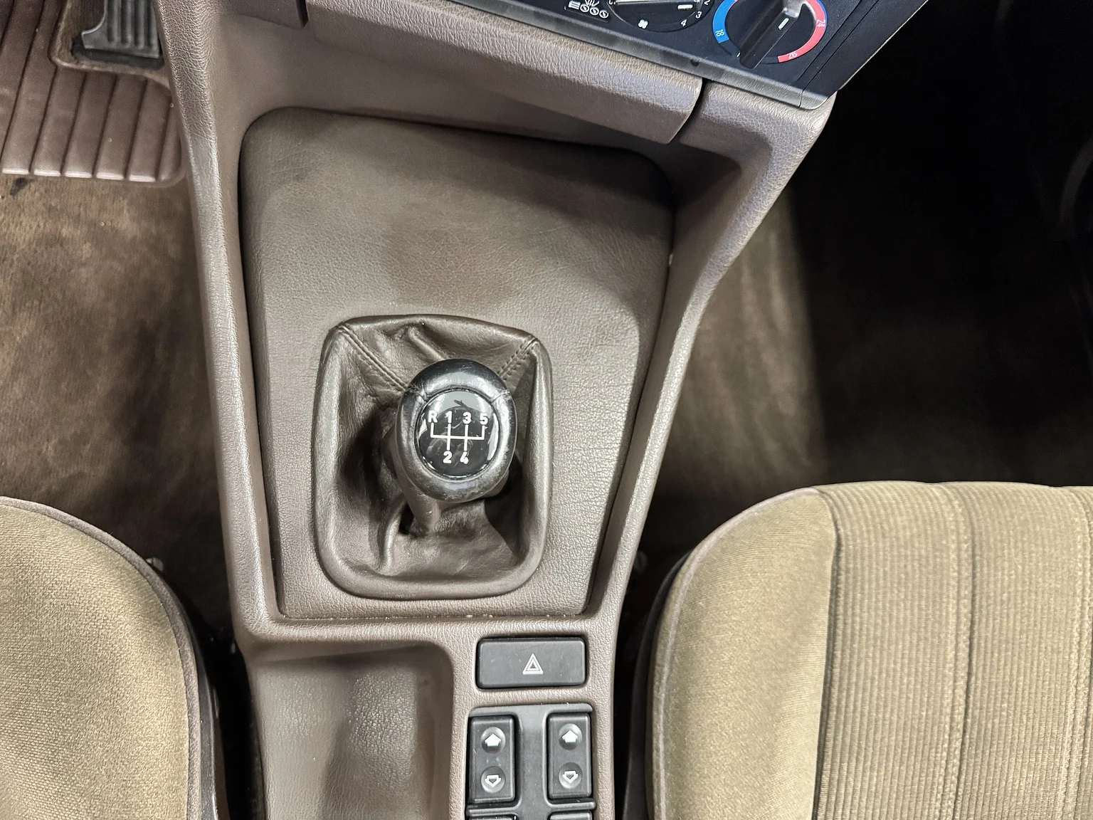 Interior image of 1988 BMW 535i - NO RESERVE (13)