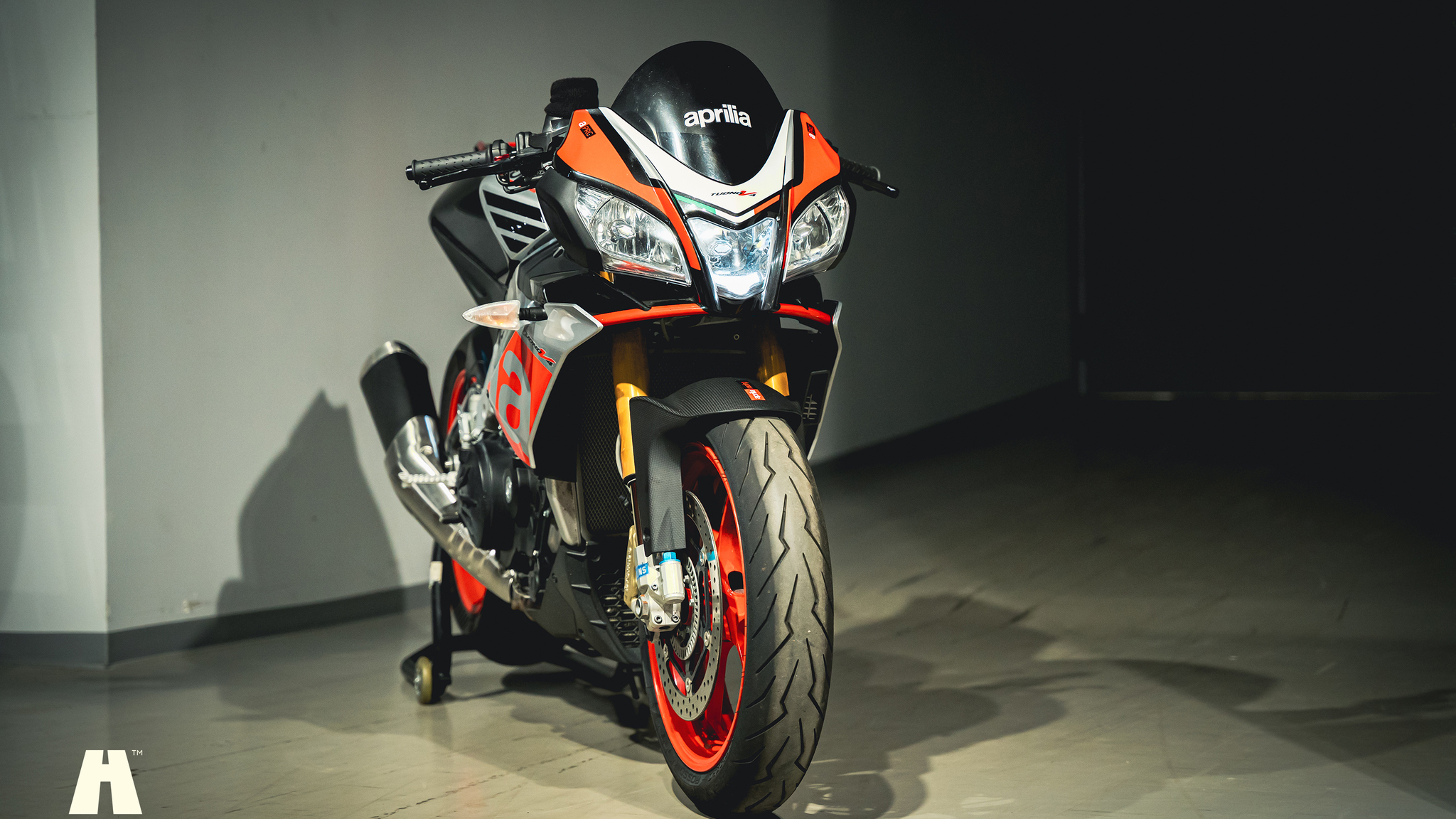 Exterior image of 2016 Aprilia Tuono V4 Factory