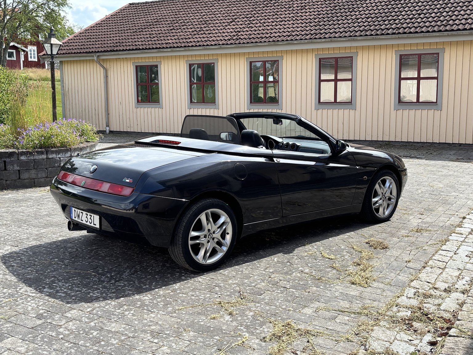 Exterior image of 2000 Alfa Romeo Spider 2.0 T.Spark 16V