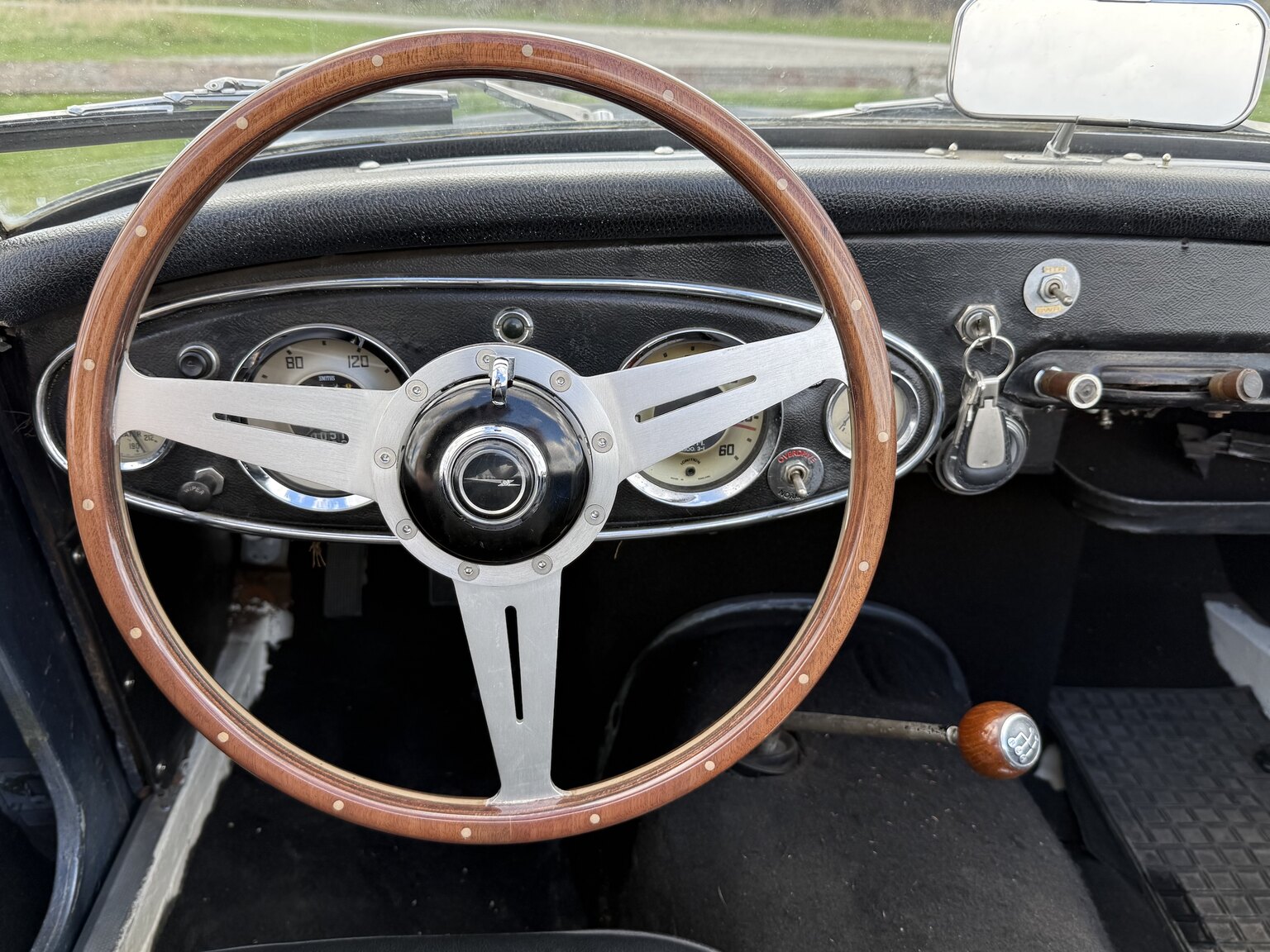 Interior image of 1958 Austin-Healey 100-6