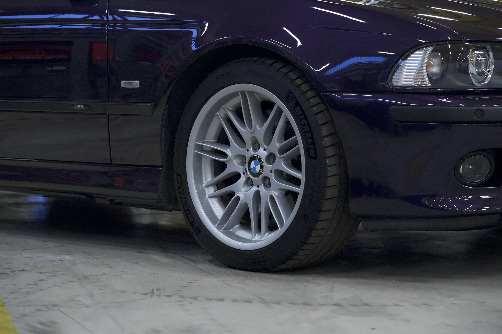 Exteriörbild på 2002 BMW M5 E39 (66)