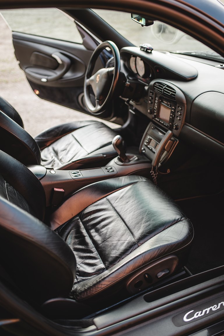 Interior image of 1998 Porsche 996 Carrera 