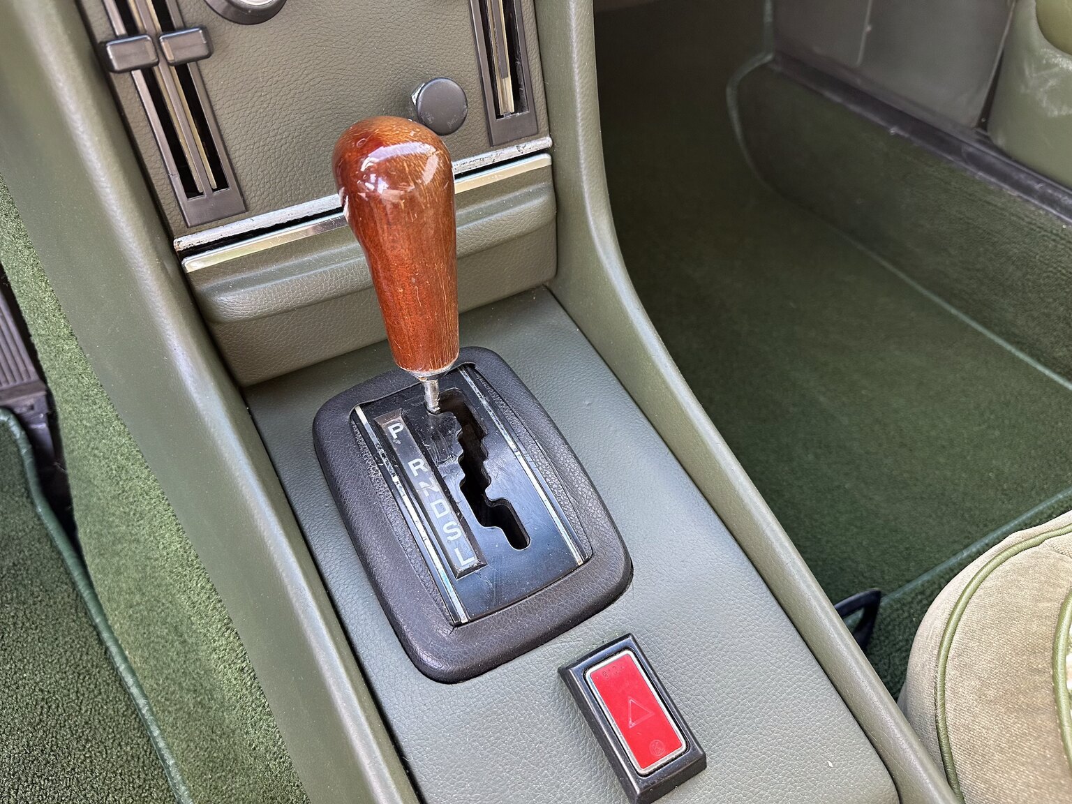 Interior image of 1974 Mercedes Benz 450 SLC (11)
