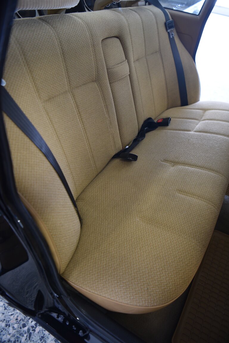 Interior image of 1986 Volvo 240 DL (11)