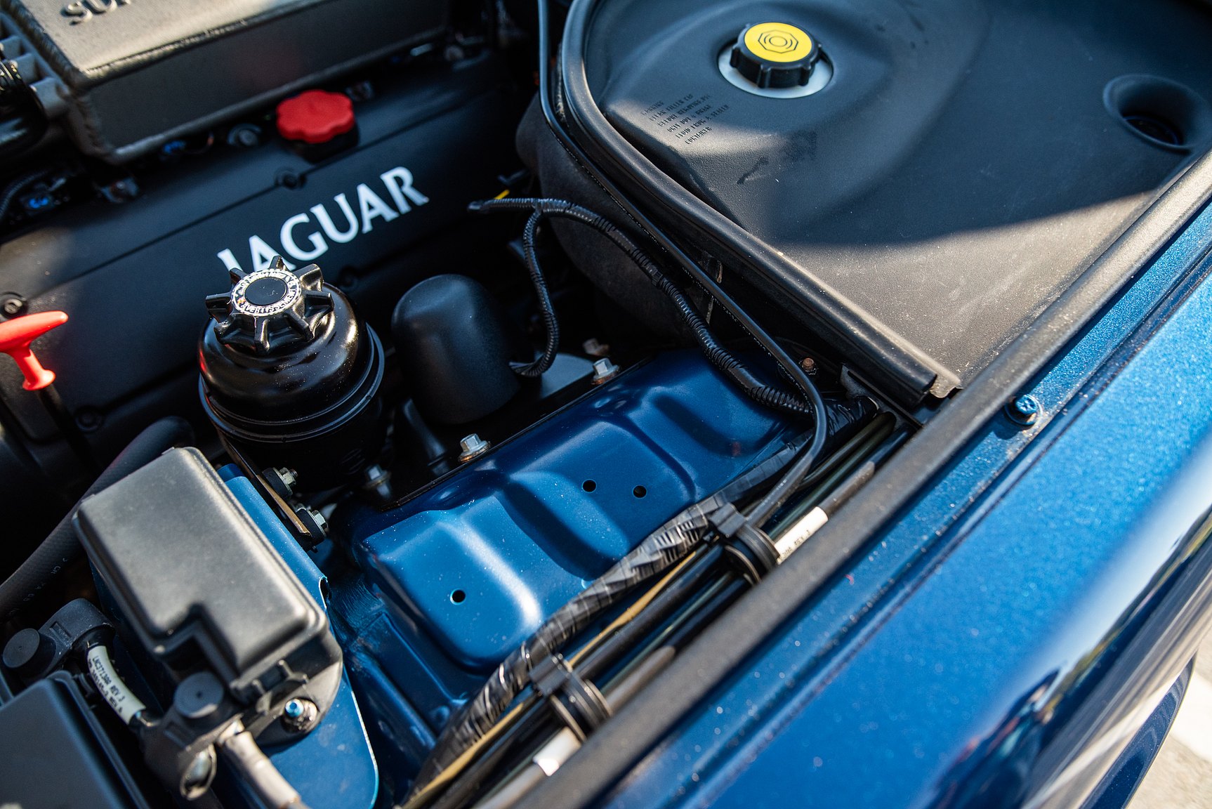 Image of 2001 Jaguar XJR mechanics