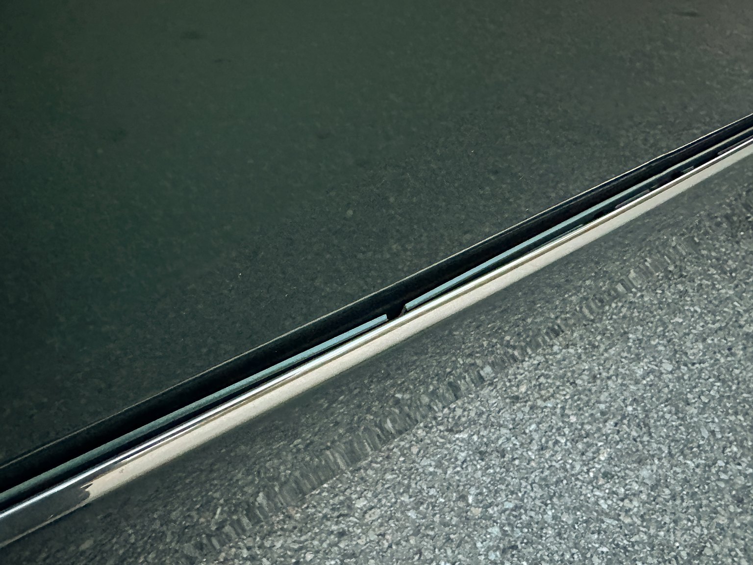 Exterior image of 1996 MERCEDES-BENZ E 320 T