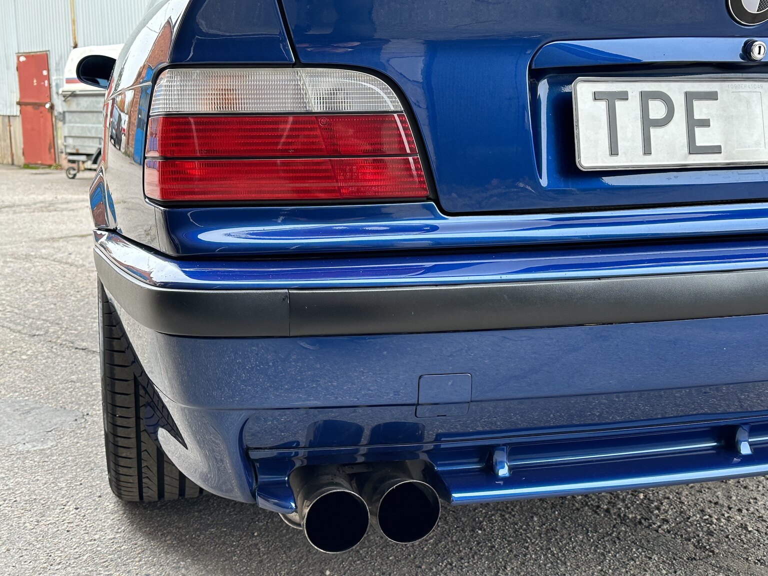 Exterior image of 1996 BMW 328i Coupé E36 M-Sport (52)