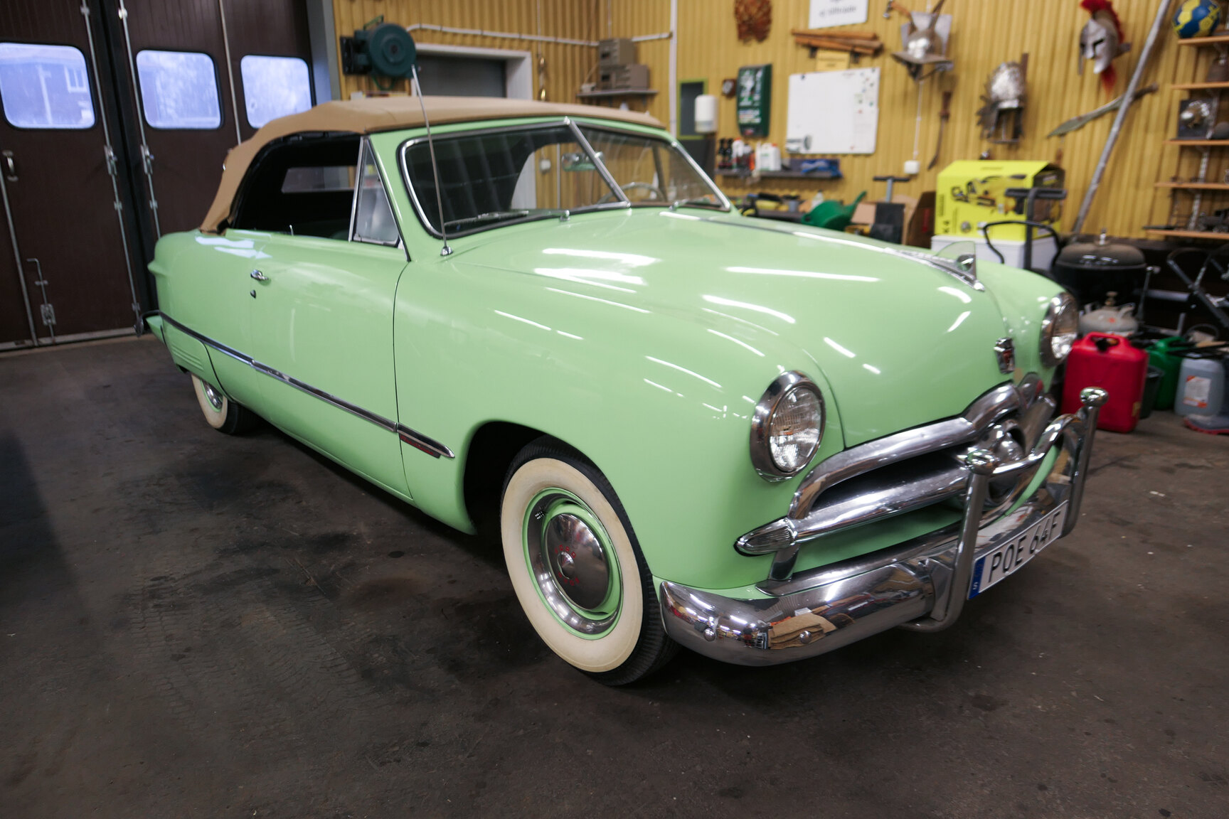 Exteriörbild på 1949 Ford Custom Convertible