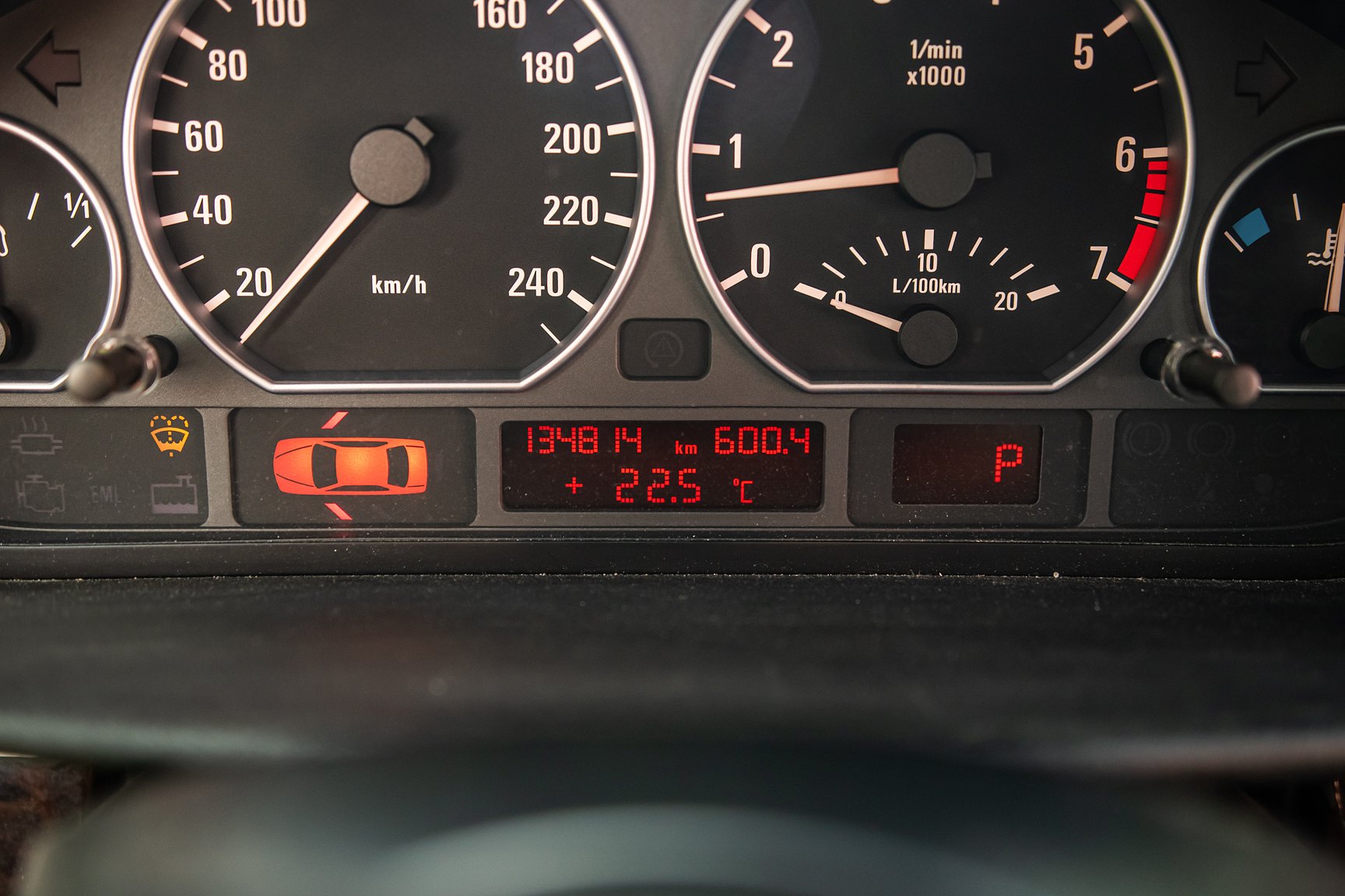 Interior image of 2001 BMW 330Xi