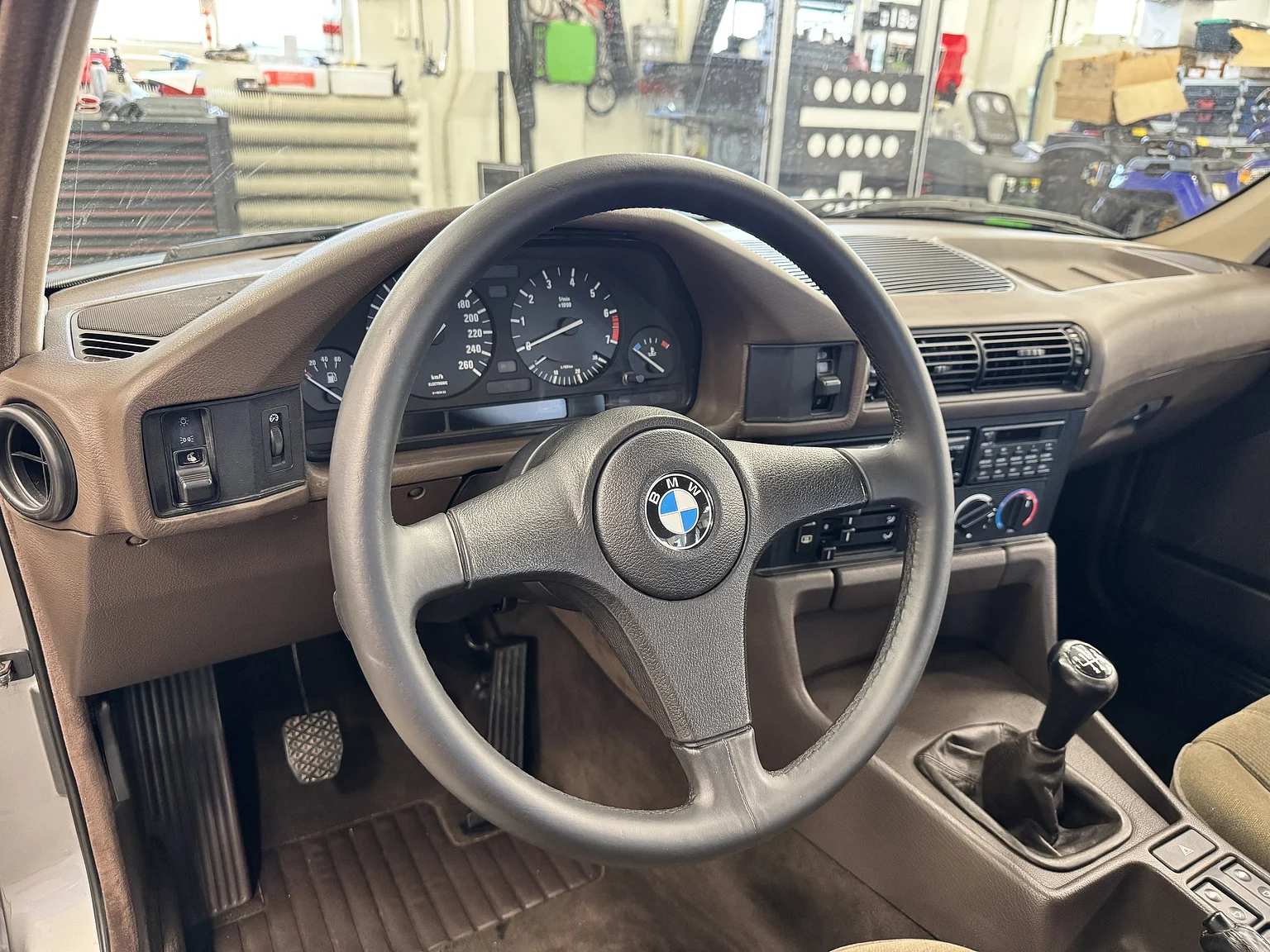 Interior image of 1988 BMW 535i - NO RESERVE (8)