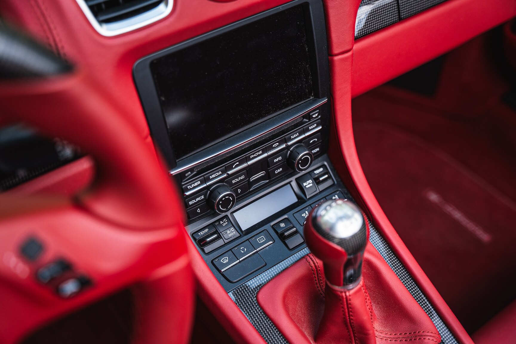Interior image of 2013 Porsche Boxster S (25)