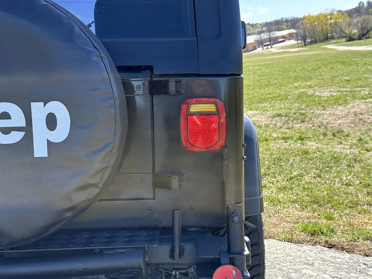 Exteriörbild på 1990 Jeep Wrangler Islander (44)
