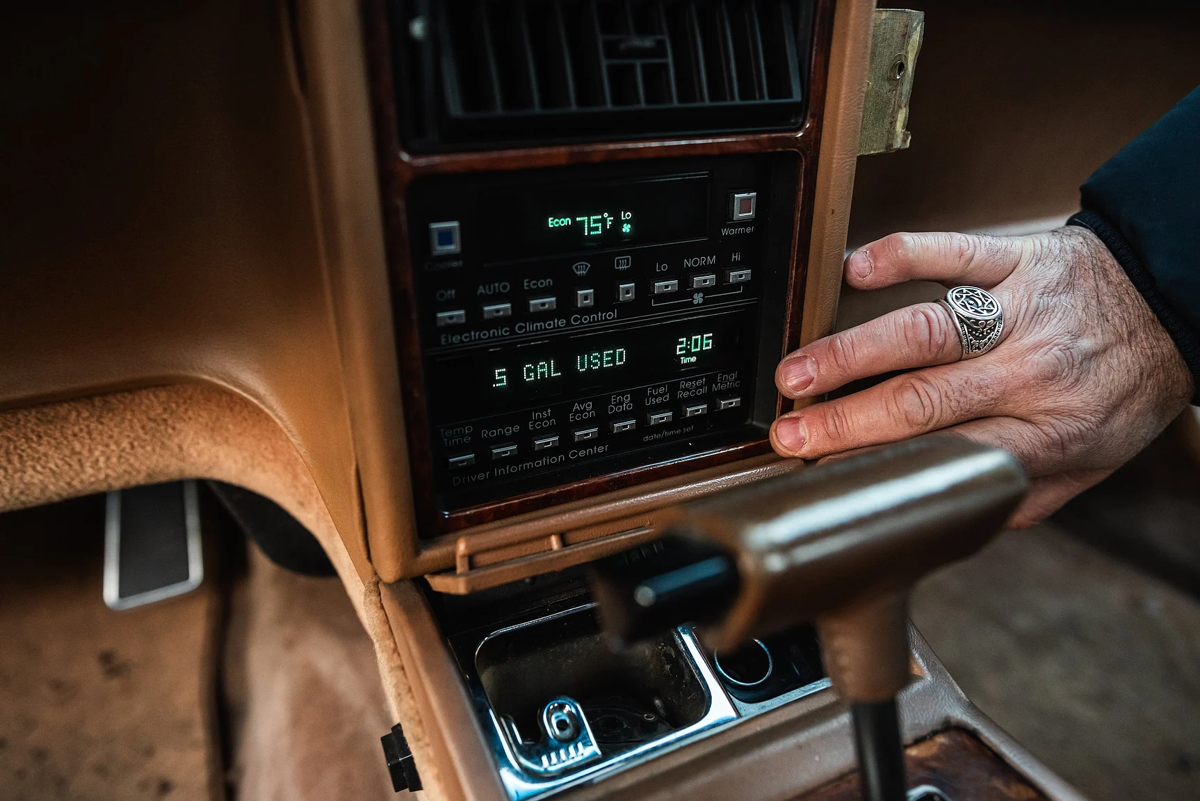 Interior image of 1989 Cadillac Seville (9)