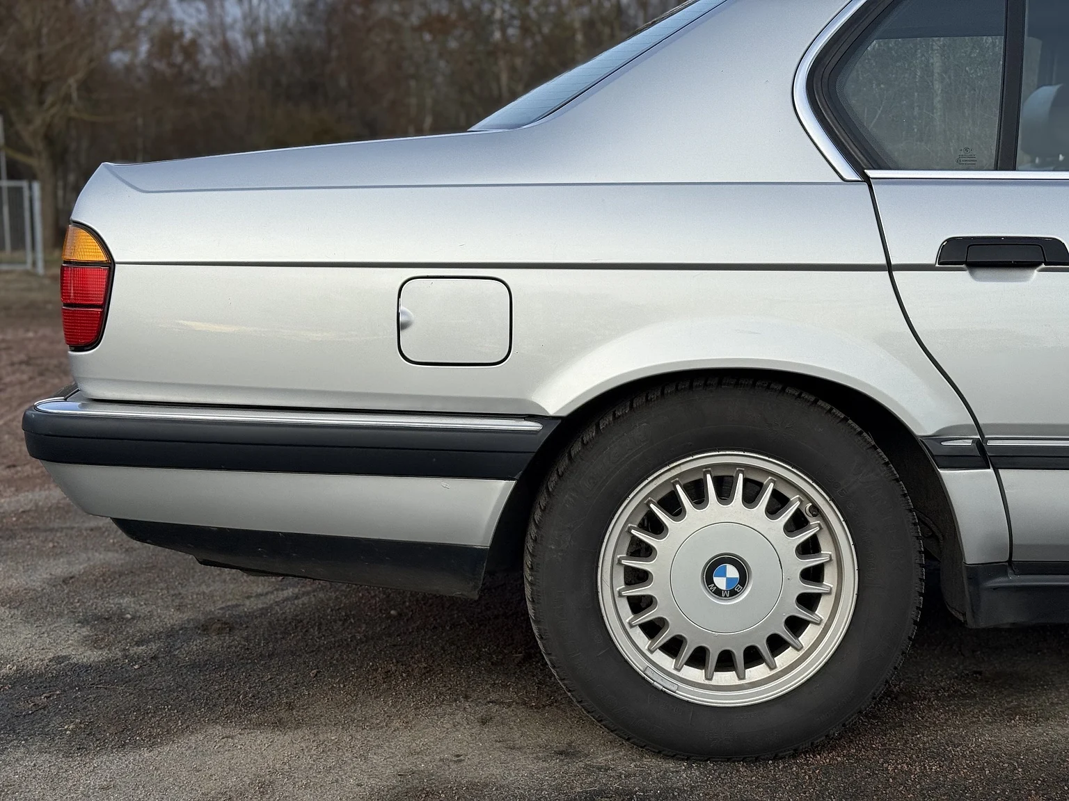 Exteriörbild på 1992 BMW 730iA (26)