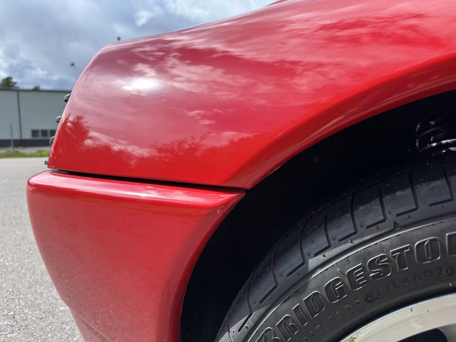 Exteriörbild på 1990 Ferrari 348 (63)