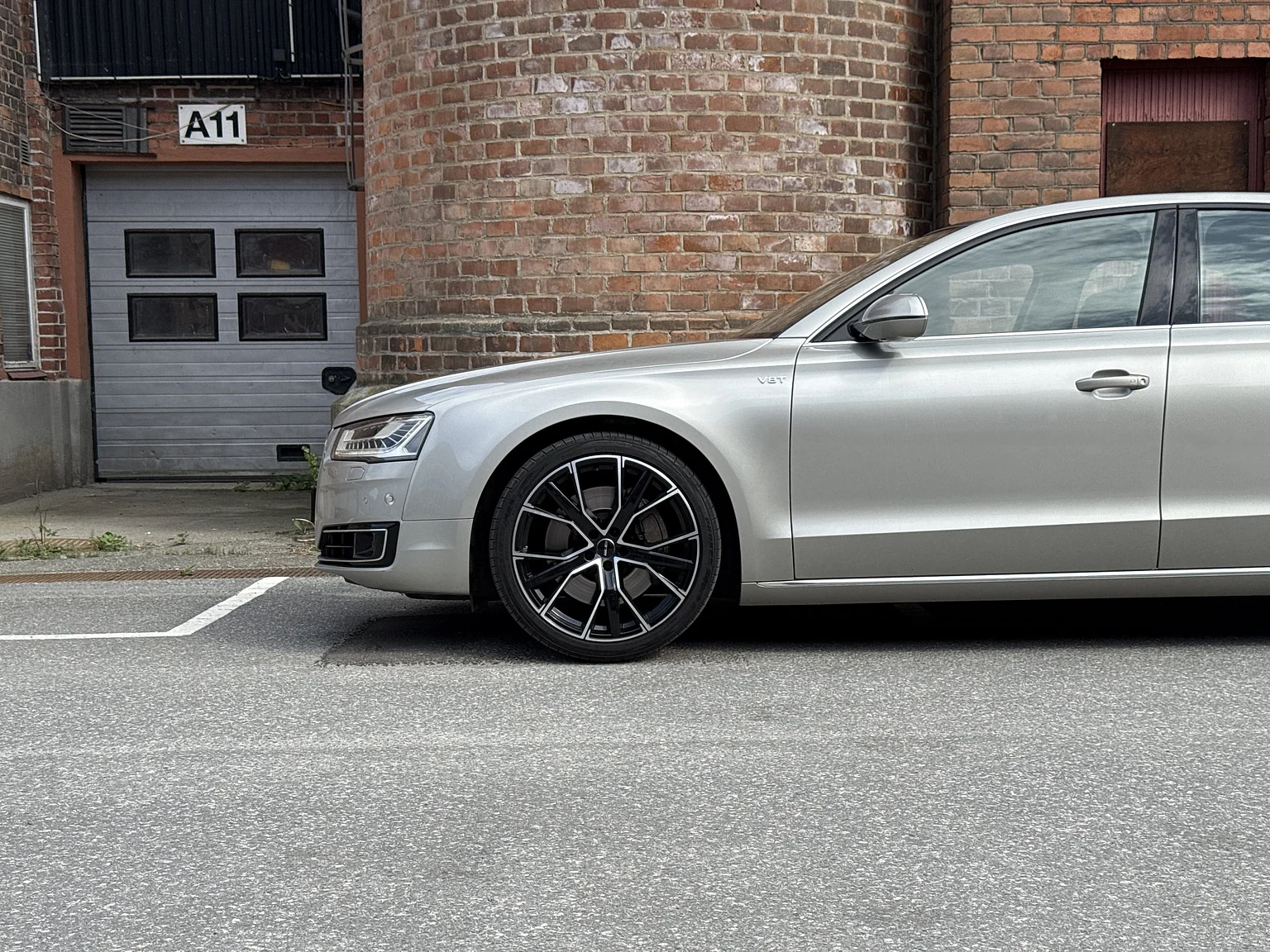 Exterior image of 2014 Audi A8 4.0 TFSI (75)