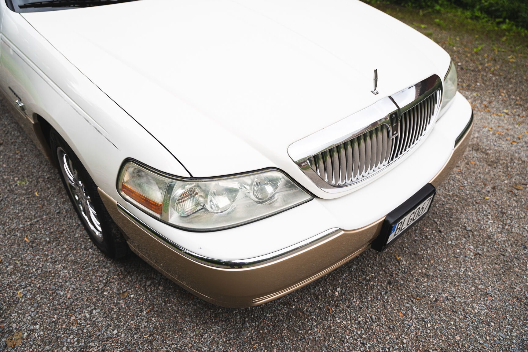 Exteriörbild på 2003 Lincoln Town Car