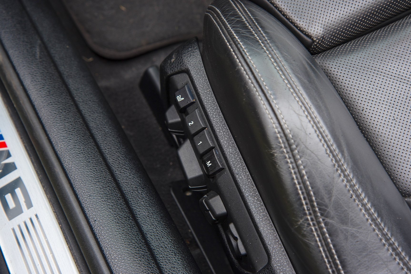 Interior image of 2014 BMW M6C