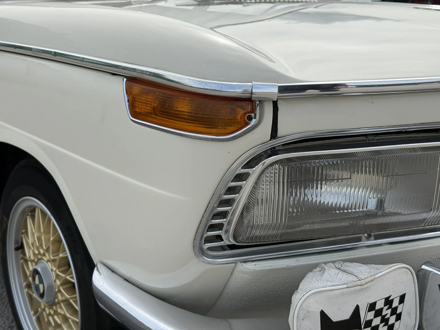 Exteriörbild på 1970 BMW New Class 4-dörrars Sedan (25)