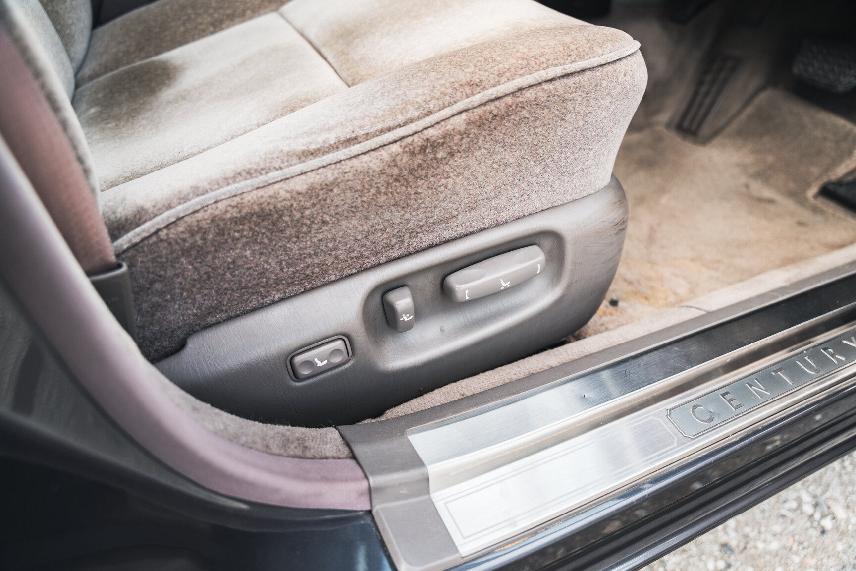 Interior image of 2000 Toyota Century