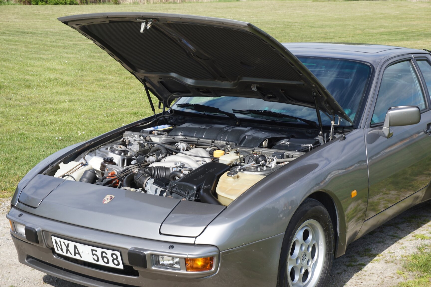 Image of 1985 Porsche 944 "NO RESERVE AUCTION" mechanics