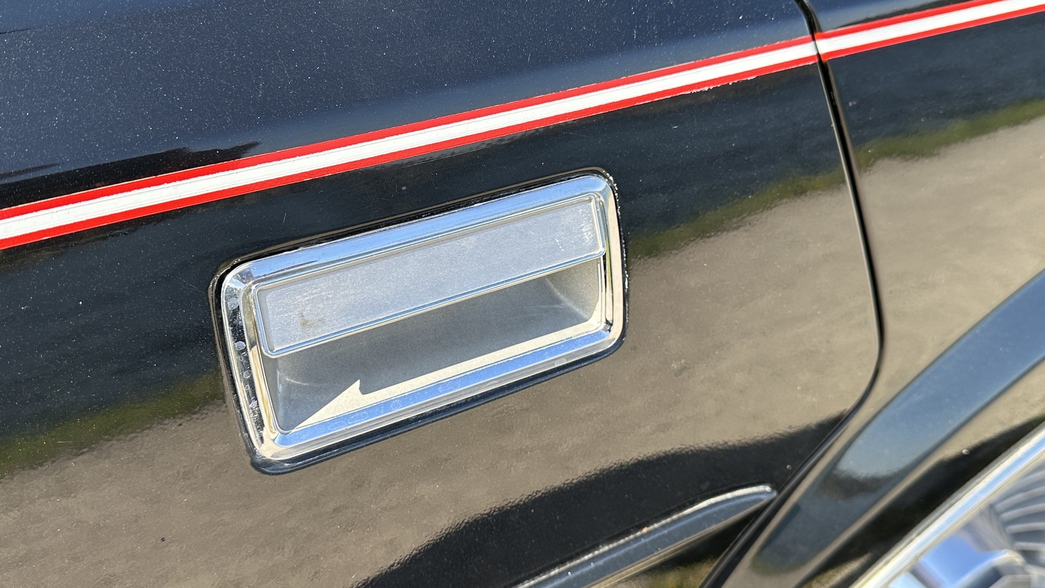 Exterior image of 1988 Lincoln Town Car