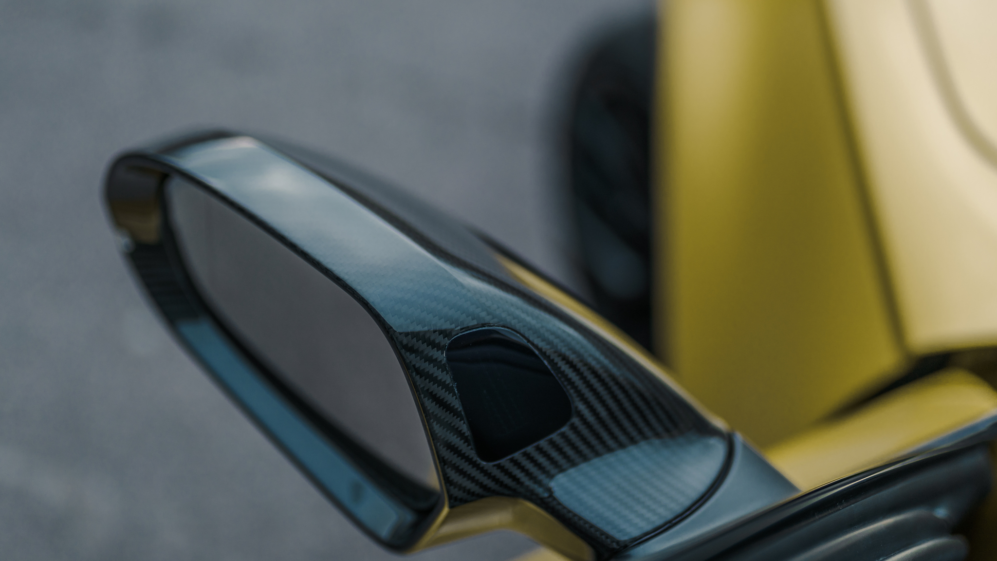 Exterior image of 2016 Audi RS6 Avant Exclusive (50)